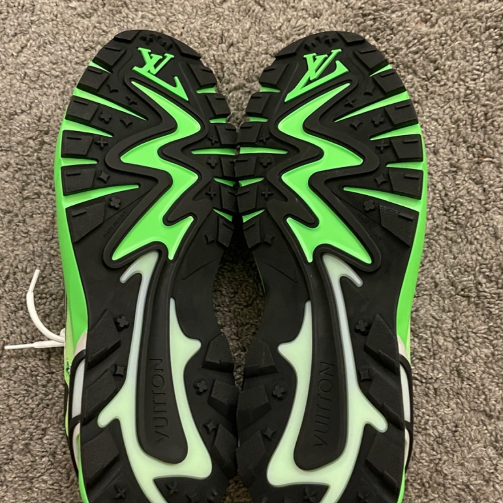 LV RUNNER TATIC SNEAKER - Picture 5 of 6